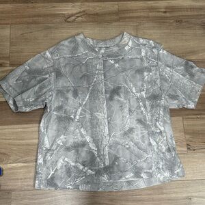 Abercrombie & Fitch Gray Cropped Camo-Print Tee